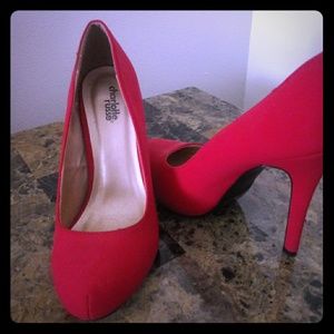 Red Pumps